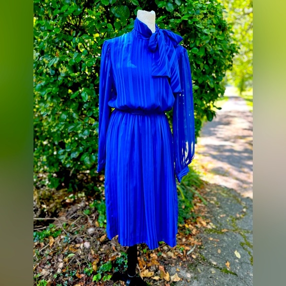 miss elliette Dresses & Skirts - Vintage Miss Elliette Blue Pinstriped Dress